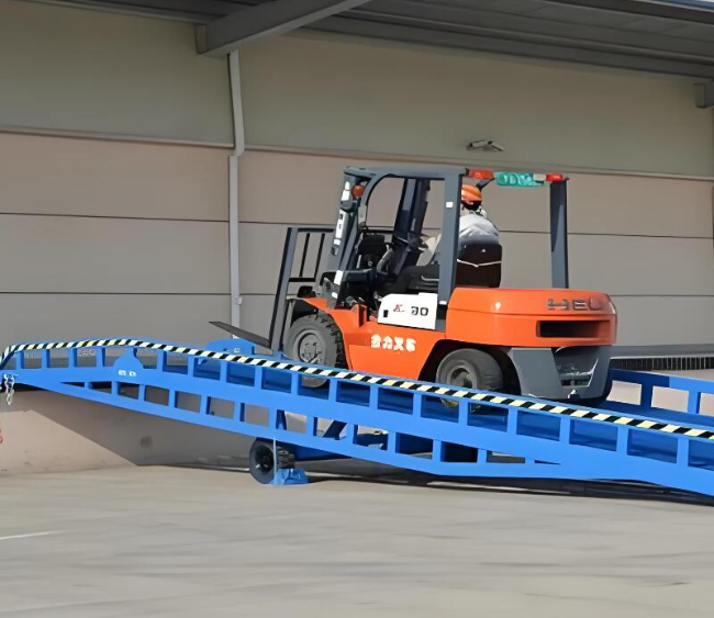 伊宁市移动式卸货平台（叉车用）